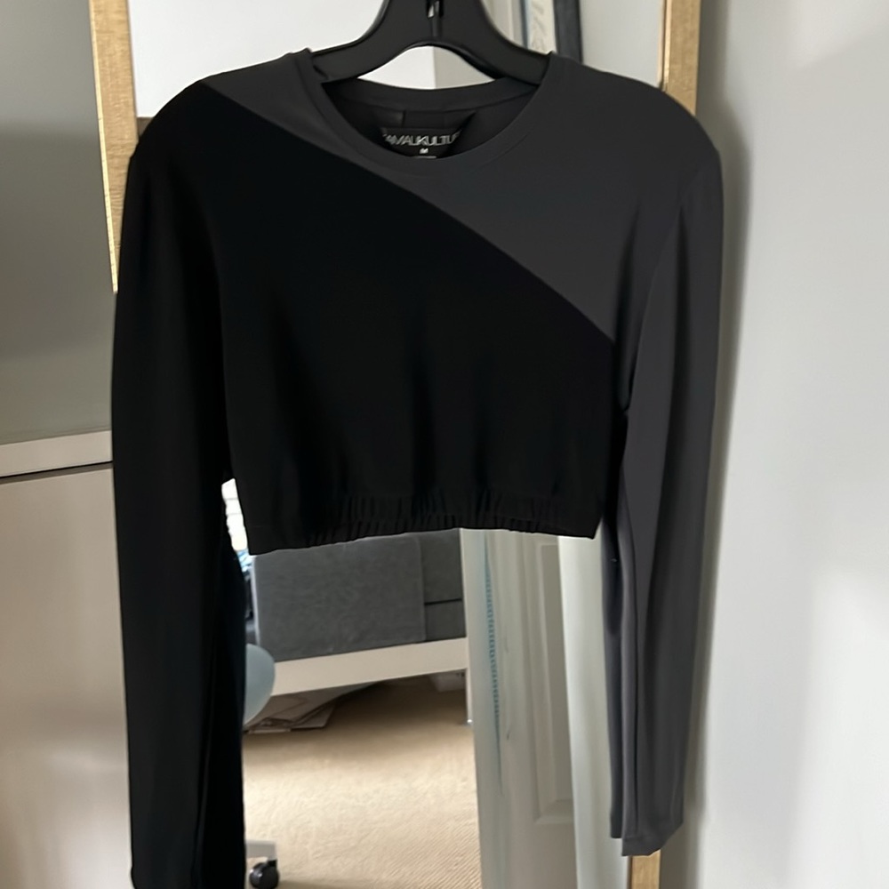 Kamali Kulture crop top